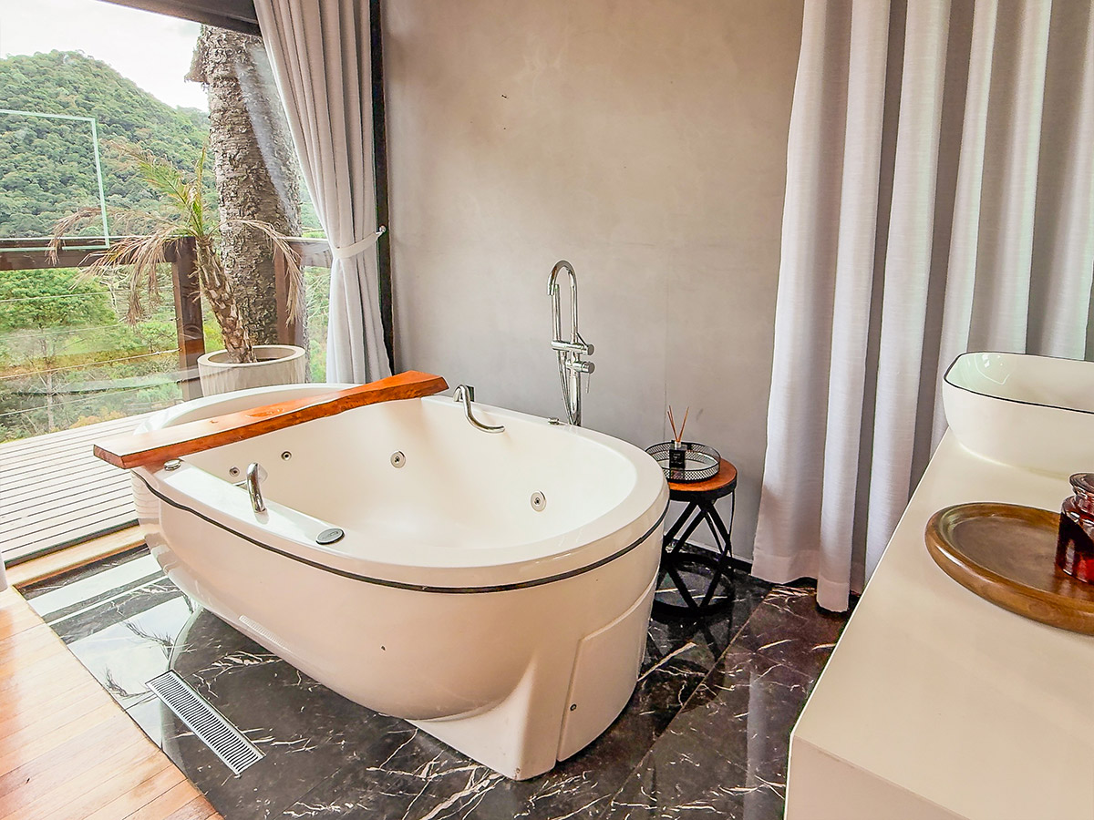 Quarto com cama king-size da Cabana Lios